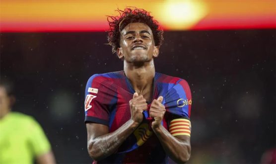لامين يامال نجم برشلونة يحتفل بهدف