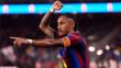 رافينها لاعب برشلونة يحتفل بتسجيل هدف