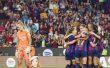 لاعبة برشلونة للسيدات تحتفل بهدف في مرمى ريال مدريد