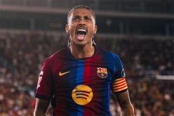 رافينها لاعب برشلونة يحتفل بهدف