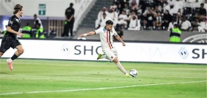 محمود تريزيجيه يحتفل بتسجيل هدف التعادل لفريق الرياض ضد الفيحاء في الدوري السعودي